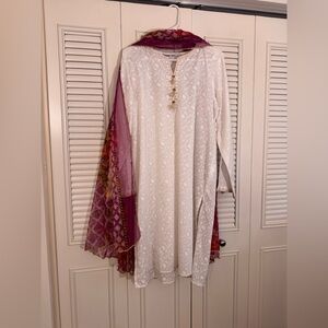 3 Pcs White Embroidered Loose Women Dress W/ Contrast Dupatta Pakistani Medium